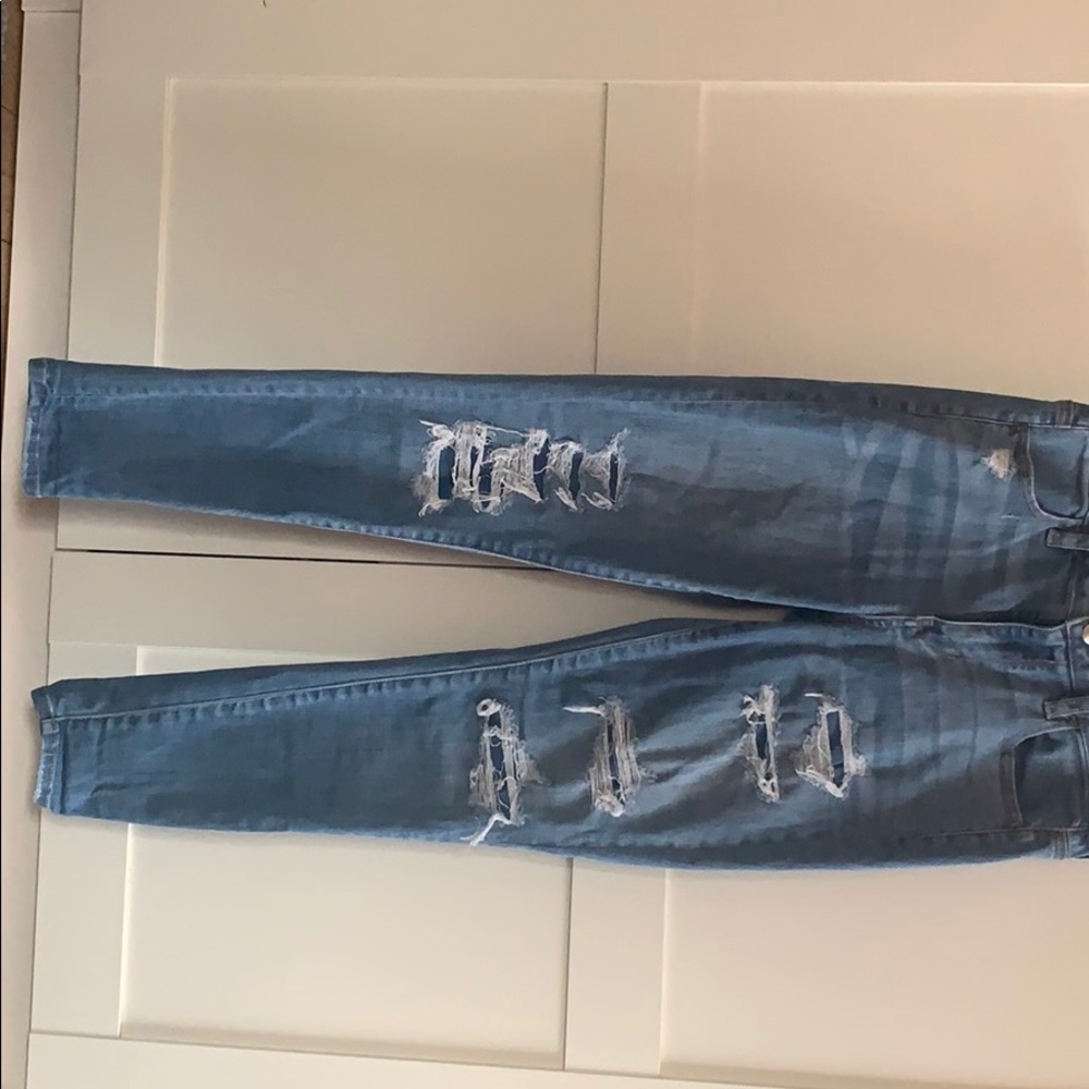 american eagle high rise “ripped” light wash jeans